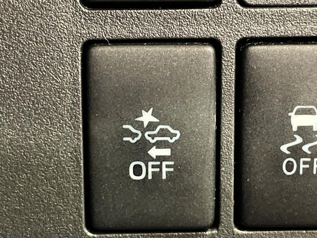 【スマートアシスト】走行中に前方の車両等を認識し、衝突しそうな時は警報とブレーキで衝突回避と被害軽減をアシスト。より安全にドライブをお楽しみいただけます。