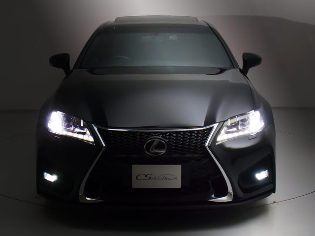 フロントビューの存在感をご覧ください!!ヘッドライトは視界良好のライト、さらにフォグライト搭載。デザイン性も高いのが特権です。