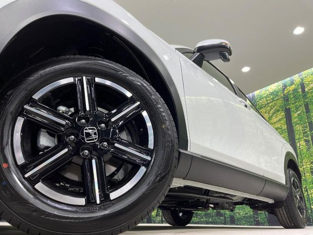 【純正16インチアルミホイール】外観にマッチした純正アルミホイールを装着しております。各種社外アルミホイールや、スタッドレスタイヤも取扱いしております。是非ご相談ください♪