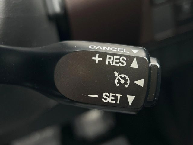 【クルーズコントロール】高速道路もラクラク走行。アクセルを離しても一定速度で走行ができ、長距離運転時の負担を軽減!加速・減速も簡単なスイッチ操作で調整できます。