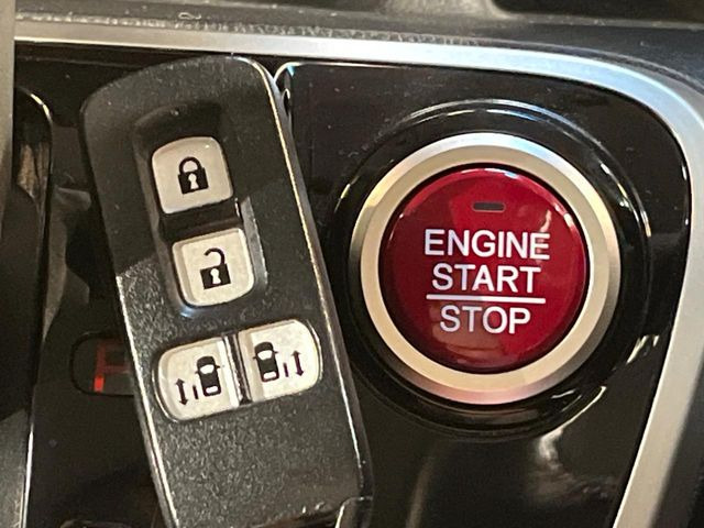 �yHonda�X�}�[�g�L�[�z�J�o����|�P�b�g�ɓ��ꂽ�܂܂ł��h�A�̎{���E�������\�ȃX�}�[�g�L�[�𑕔��B�G���W���̃I���E�I�t�����J�M�����o���K�v����������Ƃ��Ă��֗��ł���