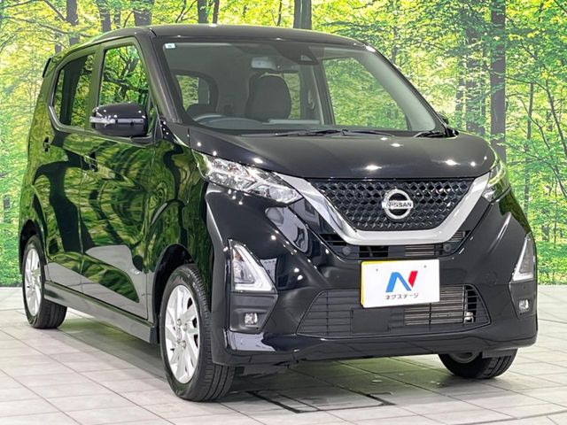 高透明度のガラス皮膜で撥水はもちろん、上質なツヤ・光沢を実現。紫外線や酸性雨から大切な愛車を保護し、色あせ・劣化を防止。「弾スプラッシュコート」、「弾プリミッサコート」からお選びいただけます。