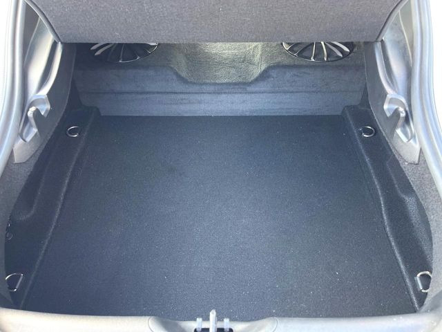 ���i�̂���������ʋ΁A���}���ɏ\���ȉ׎��X�y�[�X���m�ۂ��Ă���܂��B