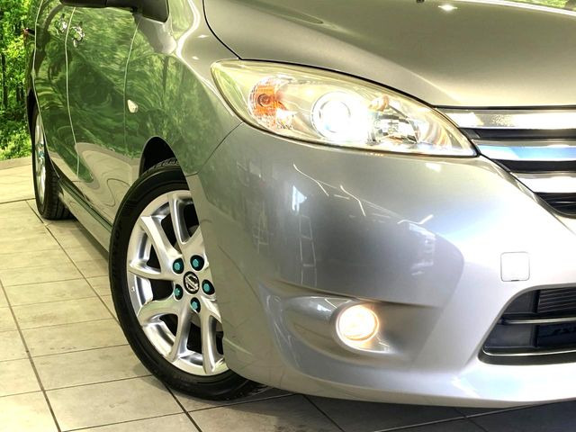 【HIDヘッドライト】非常に明るく前方を照らしてくれるので、悪天候や夜間の走行時も視界良好で安心してお乗りいただけます。