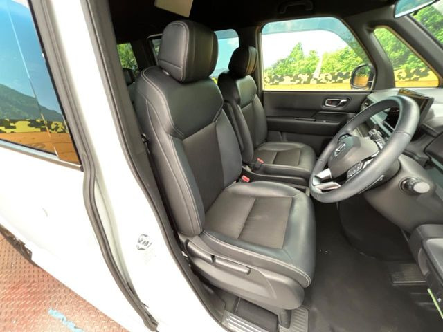 �y�n�[�t���U�[�V�[�g�z�������ƍ���S�n�𗼗������l�C�̃V�[�g���w�ʁE���ʂ̃t�@�u���b�N�f�ނ́A�ʋC���̗ǂ��⊊��ɂ����ɗD��Ă��܂��B�C���╞���ɍ��E���ꂸ���K�ɂ���肢�������܂��B