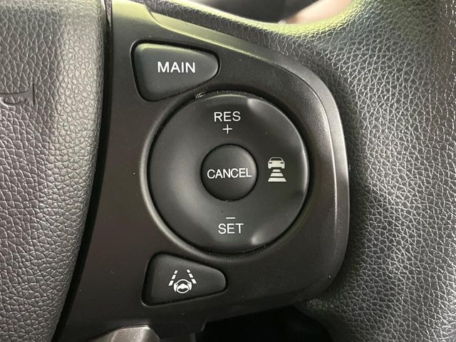 【アダプティブクルーズコントロール】高速道路での長距離走行が楽に!!自動で速度を保つクルーズコントロールが、衝突軽減システムと連携し、前方の車両を感知して車間を保つように速度調節してくれます!!