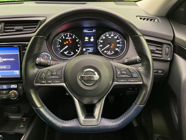 ステアリングも使用感が少なく、きれいな状態となっております♪