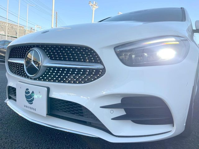 ●LEDヘッドライト:夜間走行時も良好な視界を確保し安心して運転できる高輝度LEDヘッドライトを装備!点灯速度が早く、消費電力も抑えられています。