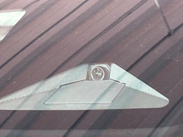 �y�z���_�Z���V���O�z���s���ɑO���̎ԗ�����F�����A�Փ˂������Ȏ��͌x��ƃu���[�L�ŏՓˉ���Ɣ�Q�y�����A�V�X�g�B�����S�Ƀh���C�u�����y���݂��������܂��B