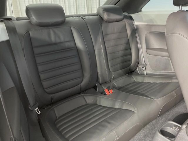 ●後部座席も気になるようなキズ・汚れやへたり等、大きなダメージはなく、良好な状態です。