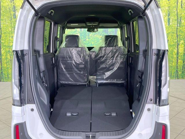 ���i�̂���������ʋ΁A���}���ɏ\���ȉ׎��X�y�[�X���m�ۂ��Ă���܂��B�Z�J���h�V�[�g��|���ƁA�傫�ȉו��̐ύڂ��\�ł���