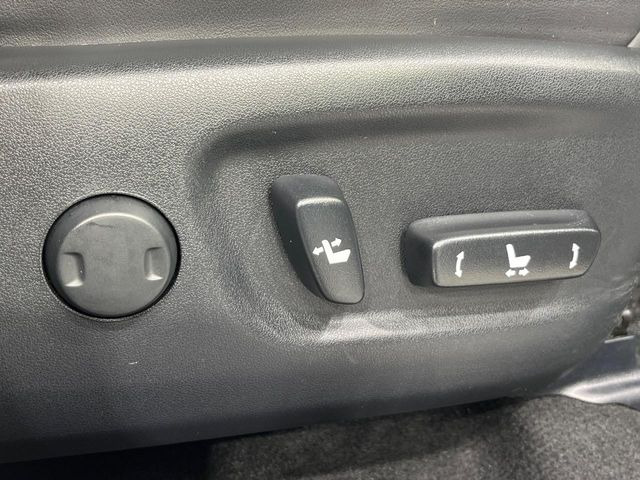 【パワーシート】スイッチ一つで簡単にシートの微調整が可能!電動だから力もいりません!快適なシートポジションにセットして、快適なドライブをお楽しみください。