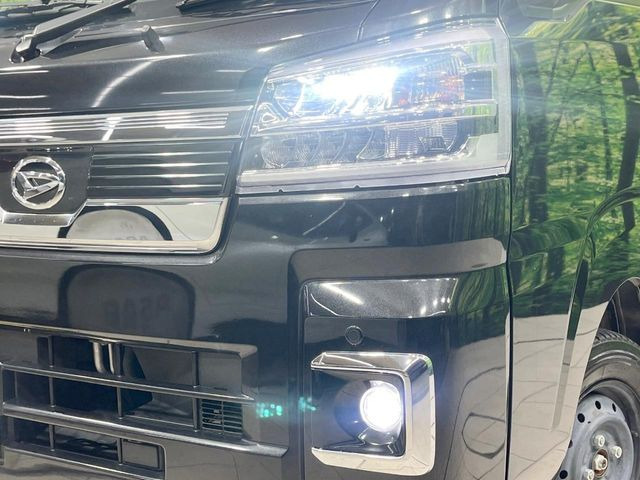 【LEDヘッドライト】悪天候や夜間走行時も良好な視界を確保し安心して運転できる高輝度LEDヘッドライトを装備!点灯速度が早く、消費電力も抑えられています。