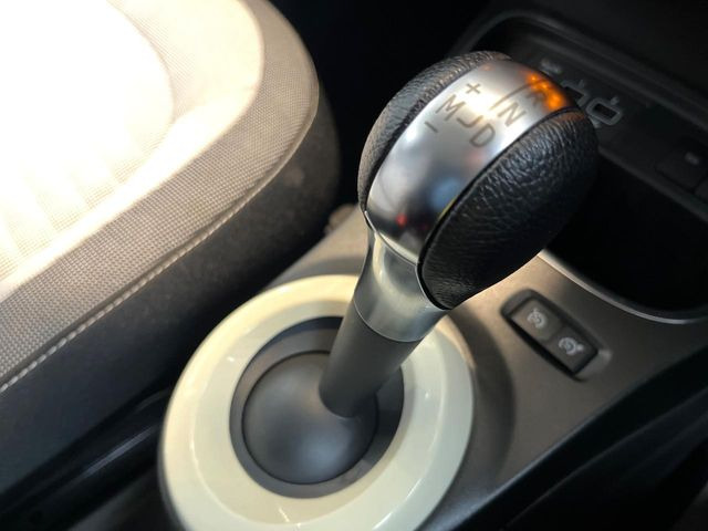 ●MTモード付きAT:通常は自動でおこなわれる変速(ギアチェンジ)をドライバーの操作によって意図的に変えられるシステムです。より一層普段のドライブをお楽しみいただけます!