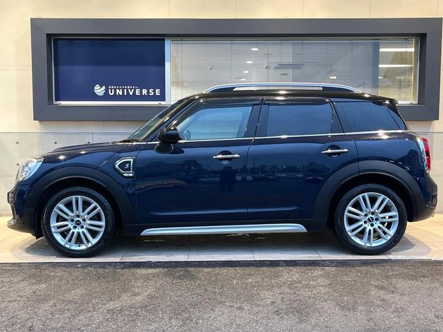 高透明度のガラス皮膜で撥水はもちろん、上質なツヤ・光沢を実現。紫外線や酸性雨から大切な愛車を保護し、色あせ・劣化を防止。「弾スプラッシュコート」、「弾プリミッサコート」からお選びいただけます