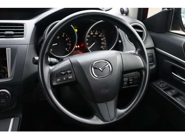 よく触れるステアリングは擦れや傷も少なく綺麗な状態です!