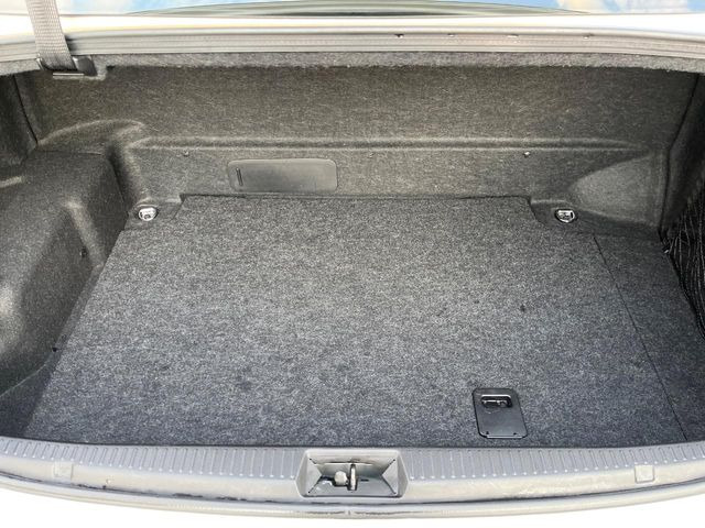 普段のお買い物や通勤、送迎等に十分な荷室スペースを確保しております。