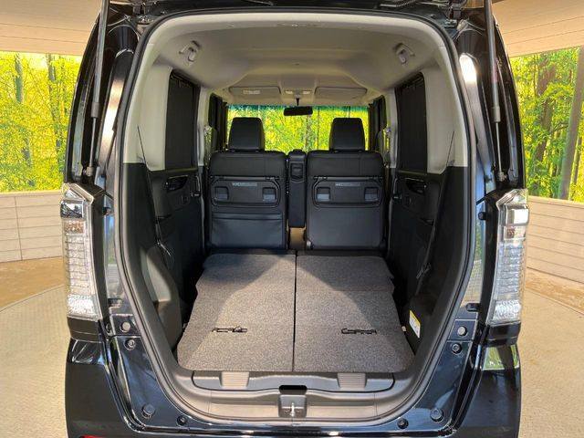 ���i�̂���������ʋ΁A���}���ɏ\���ȉ׎��X�y�[�X���m�ۂ��Ă���܂��B�Z�J���h�V�[�g��|���ƁA�傫�ȉו��̐ύڂ��\�ł���