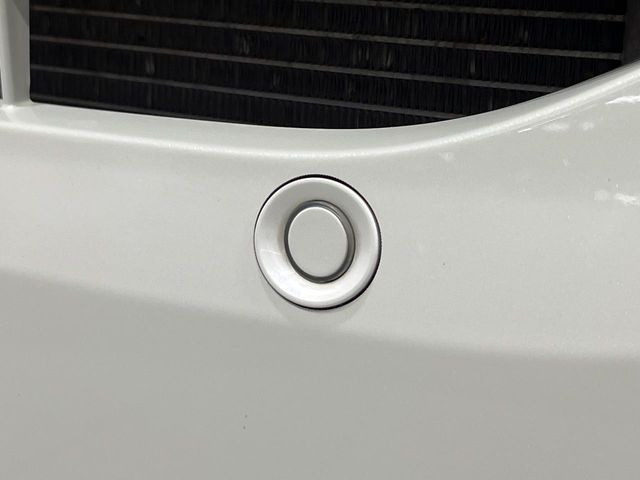 【クリアランスソナー】バンパーに付いたセンサーが障害物を検知!一定の距離に近づくとアラートで教えてくれます♪狭い駐車スペースや車庫入れ時も安心ですね☆