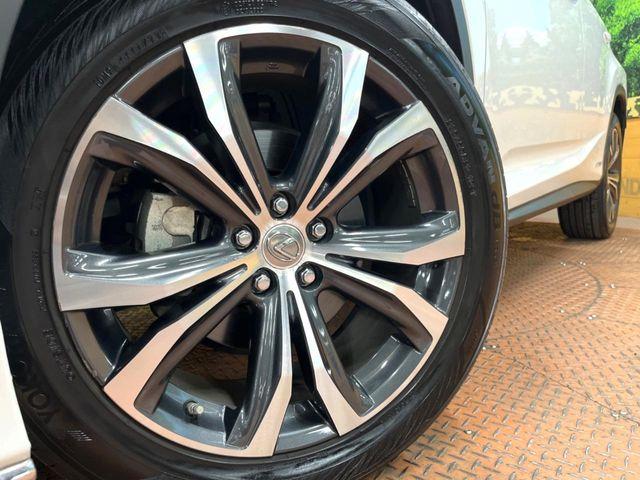 【純正アルミホイール】外観にマッチした純正アルミホイールを装着しております。各種社外アルミホイールや、スタッドレスタイヤも取扱いしております。是非ご相談ください♪