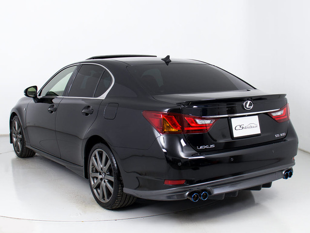 4本出しマフラー装着!!純正の雰囲気を崩さずにスポーティーさを演出いたします!!