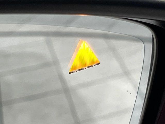 �y�u���C���h�X�|�b�g���j�^�����O�z���s���A�h�A�~���[�̎��p�ɂȂ�₷���ӏ��Ɍ㑱�Ԃ��ڋ߂���ƃT�C�h�~���[�t�߂Ɍx����\���A�h���C�o�[�ɒ��ӊ��N�����Ă���܂��B