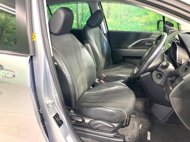 運転席シート廻りは使用感も少なく、良好な状態となっています。前オーナー様が丁寧に使っていたことがよくわかりますね。