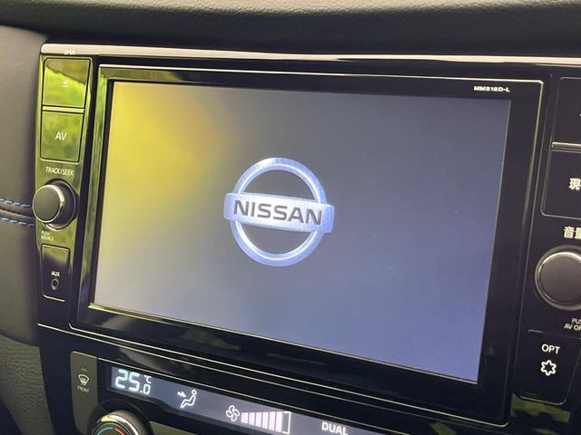 【純正ナビ】人気の純正ナビを装備しております。ナビの使いやすさはもちろん、オーディオ機能も充実!キャンプや旅行はもちろん、通勤や買い物など普段のドライブも楽しくなるはず♪