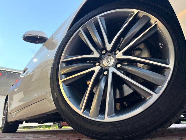 �y����19�C���`�A���~�z�C�[���z�O�ςɃ}�b�`���������A���~�z�C�[���𑕒����Ă���܂��B�e��ЊO�A���~�z�C�[����A�X�^�b�h���X�^�C�����戵�����Ă���܂��B���񂲑��k����������