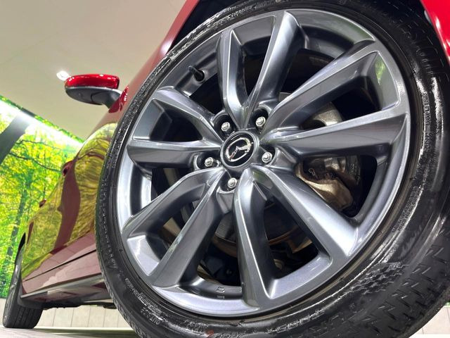 �y����18�C���`�A���~�z�C�[���z�O�ςɃ}�b�`���������A���~�z�C�[���𑕒����Ă���܂��B�e��ЊO�A���~�z�C�[����A�X�^�b�h���X�^�C�����戵�����Ă���܂��B���񂲑��k����������