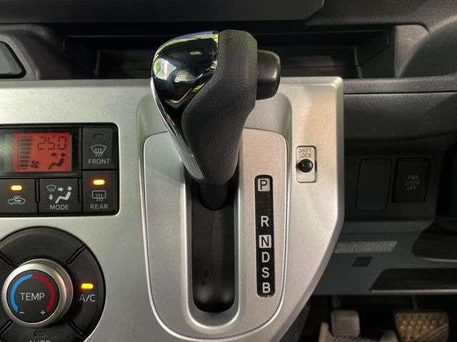 【フロアCVT】無段階変速機能でスムーズな走行をお楽しみいただけます♪エンジンパワーを無駄なく車輪に伝えるから低燃費にも貢献!