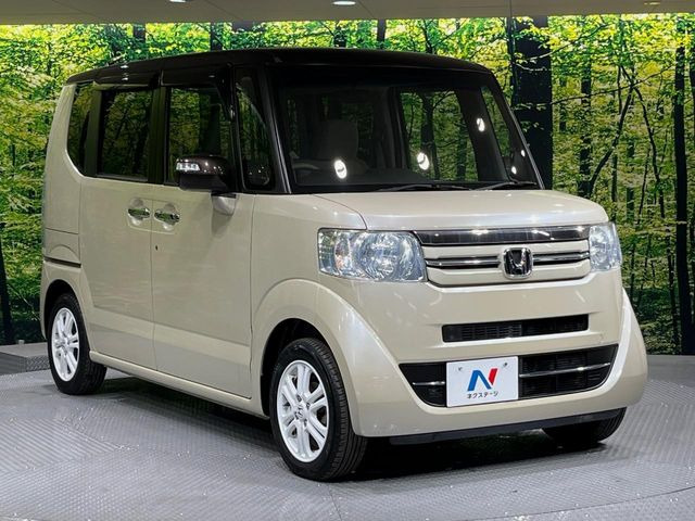 高透明度のガラス皮膜で撥水はもちろん、上質なツヤ・光沢を実現。紫外線や酸性雨から大切な愛車を保護し、色あせ・劣化を防止。「弾スプラッシュコート」、「弾プリミッサコート」からお選びいただけます。