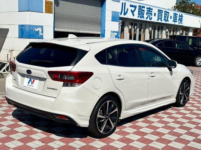 ☆全国のネクステージからお取り寄せが可能※!遠方の店舗に展示してあるクルマが気になる場合も、最寄りの店舗でご覧いただくことが可能です!是非私たちに要望をお聞かせください!※別途費用