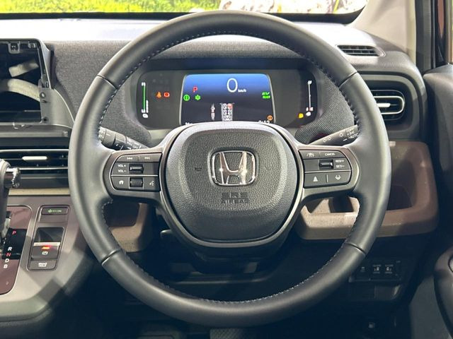 �y�����v�����X�e�A�����O�z�㎿�Ȋv���g�p���邱�ƂŁA��ɂ����������݂ƂĂ��^�]���₷���n���h���ł���