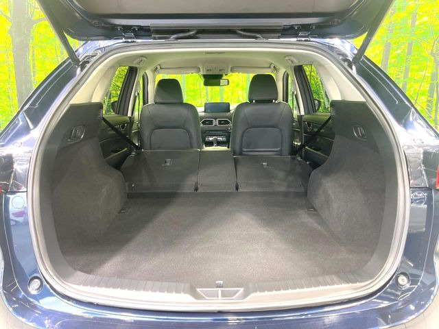 後席を格納すると、これだけの広さが!シーンに合わせたシートアレンジで、大きな荷物も積むことが出来ます♪