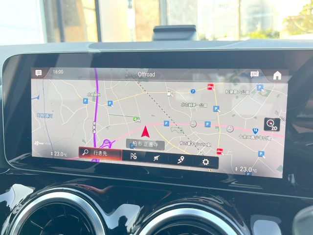●純正ナビ:一体感のあるナビは、高級感ある車内を演出してくれます。オーディオ機能も充実しておりますので、運転もより楽しめます♪