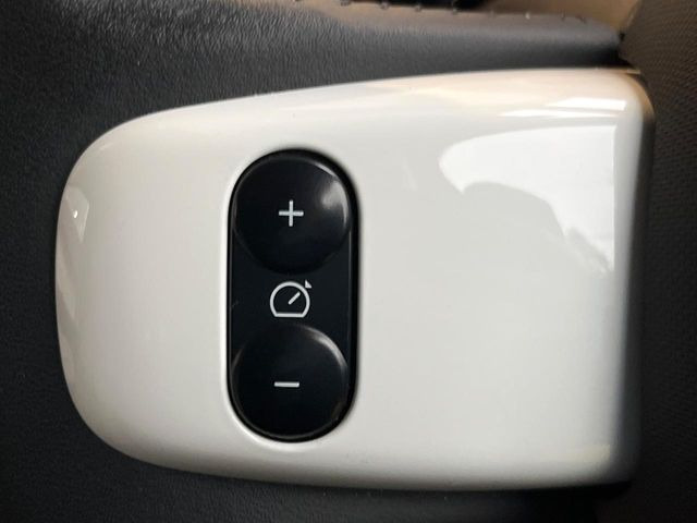 ●オートクルーズコントロール:高速道路や自動車専用道路等にて、定速巡航が可能となる便利な機能です。長距離移動の際でも疲れにくく便利にお使いいただけます♪