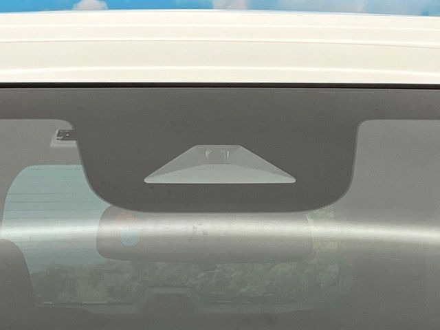 �y�z���_�Z���V���O�z���s���ɑO���̎ԗ�����F�����A�Փ˂������Ȏ��͌x��ƃu���[�L�ŏՓˉ���Ɣ�Q�y�����A�V�X�g�B�����S�Ƀh���C�u�����y���݂��������܂��B