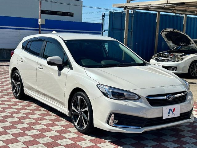 高透明度のガラス皮膜で撥水はもちろん、上質なツヤ・光沢を実現。紫外線や酸性雨から大切な愛車を保護し、色あせ・劣化を防止。「弾スプラッシュコート」、「弾プリミッサコート」からお選びいただけます。