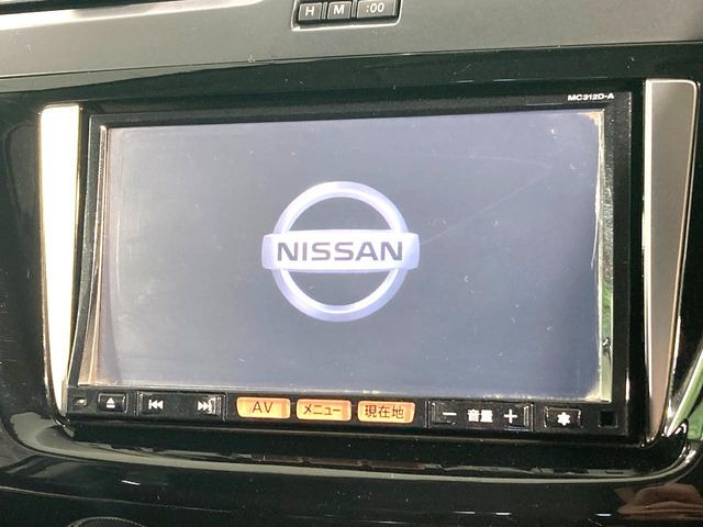 【純正ナビ】人気の純正ナビを装備しております。ナビの使いやすさはもちろん、オーディオ機能も充実!キャンプや旅行はもちろん、通勤や買い物など普段のドライブも楽しくなるはず♪