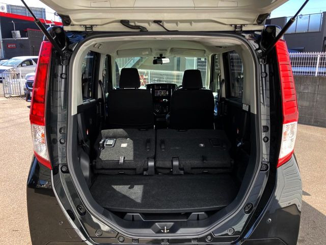 ���i�̂���������ʋ΁A���}���ɏ\���ȉ׎��X�y�[�X���m�ۂ��Ă���܂��B�Z�J���h�V�[�g��|���ƁA�傫�ȉו��̐ύڂ��\�ł���