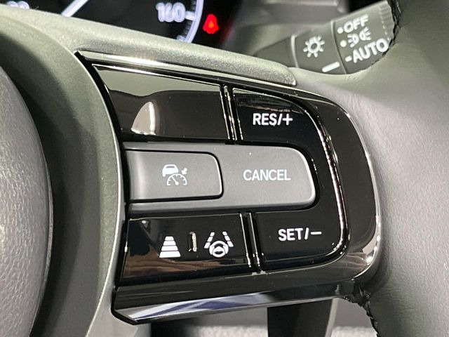 【アダプティブクルーズコントロール】高速道路での長距離走行が楽に!!自動で速度を保つクルーズコントロールが、衝突軽減システムと連携し、前方の車両を感知して車間を保つように速度調節してくれます!!