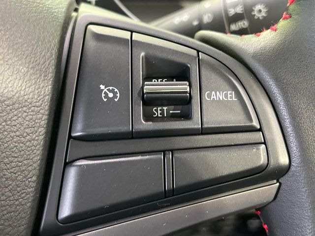 【クルーズコントロール】高速道路もラクラク走行。アクセルを離しても一定速度で走行ができ、長距離運転時の負担を軽減!加速・減速も簡単なスイッチ操作で調整できます。