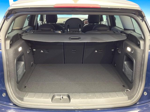 ●トランクルーム:趣味が広がる収容スペース!これだけの広さがあればお買い物やレジャーなどにも最適です!使用感も少なくきれいな状態を維持しております。