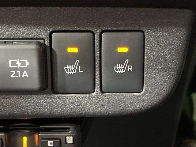 【シートヒーター】寒い日に重宝するシートヒーター!エアコンより早く温まってくれるので寒がりの人も安心ですね♪エアコンの温風は乾燥するから苦手、という方にもをおすすめです。