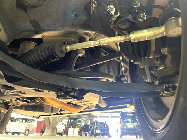 お車を安心してお乗りいただく為には、足回りの定期点検が欠かせません。サービスサポート(有償保証)では無料点検もご提供しており、安心のカーライフをお過ごしいただけるサポート体制が整っています。