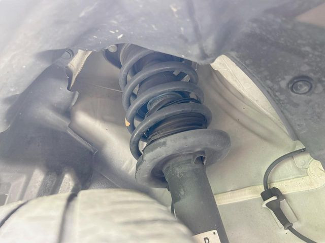 安心の最長10年・走行無制限保証(有償)をご用意。保証内容も充実はもちろん、無料点検&オイル交換や、年中無休の全国・24時間ロードサービスも付帯されておりますのでご安心下さい。