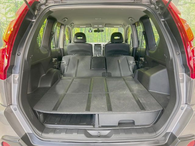 ���i�̂���������ʋ΁A���}���ɏ\���ȉ׎��X�y�[�X���m�ۂ��Ă���܂��B�Z�J���h�V�[�g��|���ƁA�傫�ȉו��̐ύڂ��\�ł���