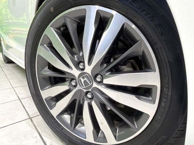 �y����16�C���`�A���~�z�C�[���z�O�ςɃ}�b�`���������A���~�z�C�[���𑕒����Ă���܂��B�e��ЊO�A���~�z�C�[����A�X�^�b�h���X�^�C�����戵�����Ă���܂��B���񂲑��k����������