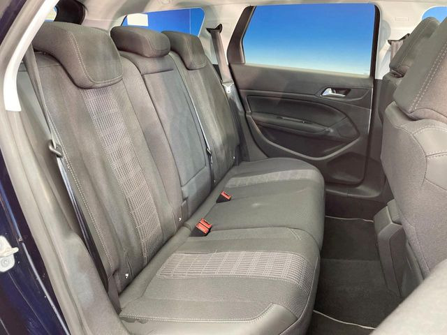●後部座席も気になるようなキズ・汚れやへたり等、大きなダメージはなく、良好な状態です。